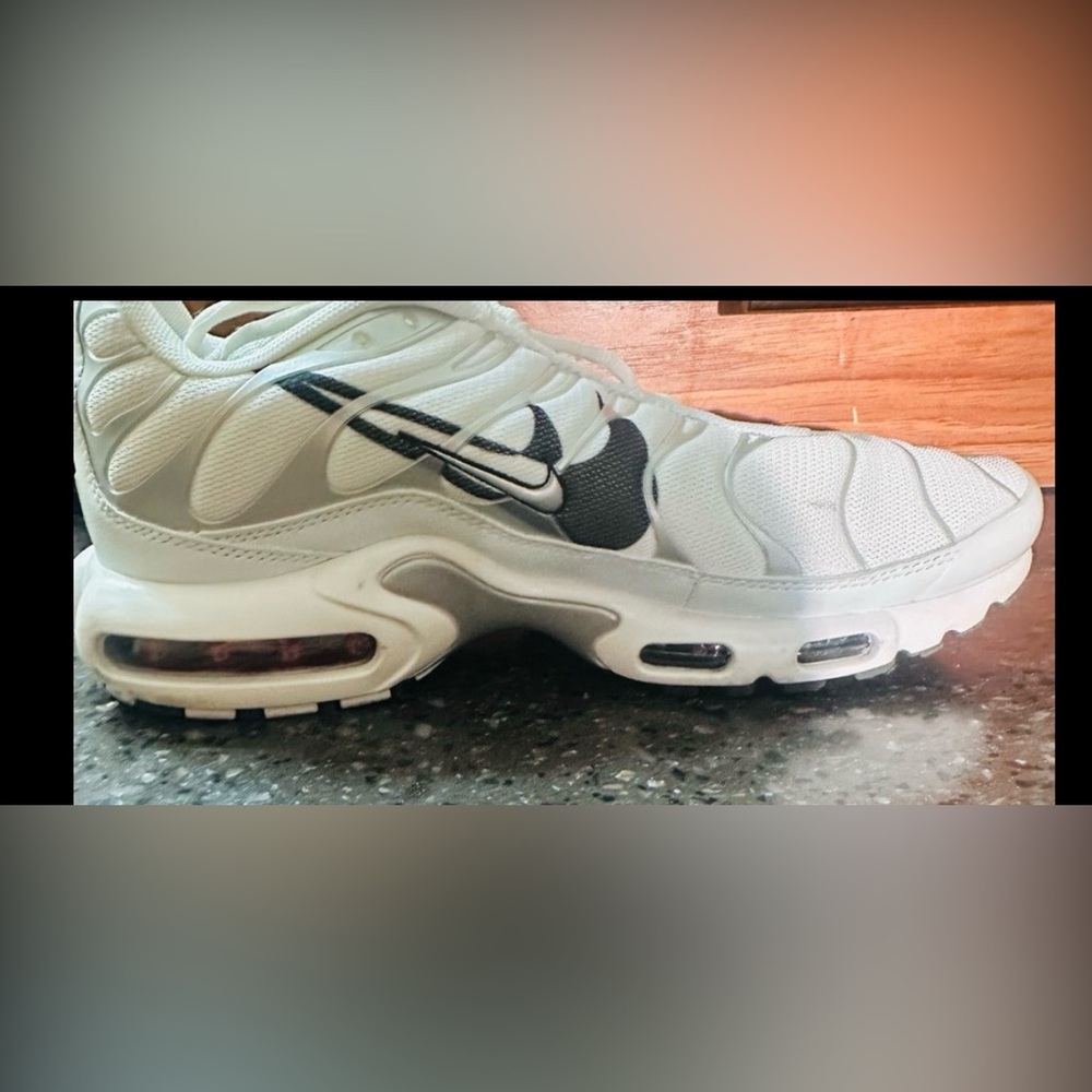 Nike Air Mac Spray Paint Swoosh Women’s 10 Men’s 8.5